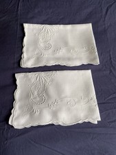 Paar Vintage 1950er länglich weiß Leinen Tablett Tücher Madeira Stil Handstickerei