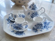 ROYAL DOULTON ENGLAND Fine China Mini Teeservice für Puppenmuttis oder Vitrine