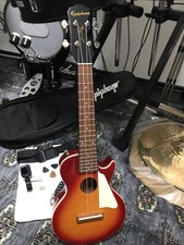 Epiphone Les Paul Ukulele HCS Konzert Tonabnehmer  Heritage Cherry Sunburst