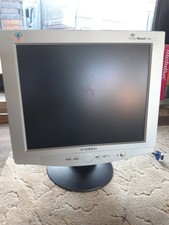 Hyundai Flachbild Monitor 34 cm breit 27 cm hoch 17 Zoll 2 USB Anschlüsse