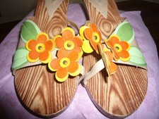 superschöne Sommerpantolette von gino Lapis  GR. 40 mit Blumen und Holzsohle?  N