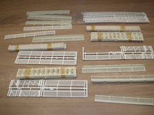 HORNBY & ANDERE ZÄUNE TORE PLATTFORMZÄUNE ETC DUTZENDE AUF PEICES 00 STÄRKE