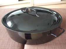 Großer, alter, massiver, ovaler Bräter (Gänsebräter, Schmortopf, Emailletopf)