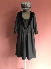 schwarzes Matrosenkleid