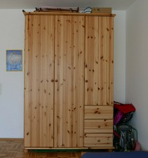 Kleiderschrank BRITTA Dänisches Bettenlager Kiefer massiv lackiert Breite 151 cm