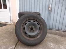 Winterreifen auf Stahlfelgen von VW Golf