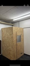Vocal Booth für Audioaufnahmen. Gesangskabine 2 Wände