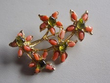 Wunderschöne Gold Ton Original Koralle & Peridot Spray Brosche