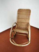 Schaukelstuhl aus Rattan, gebraucht aber in einem guten Zustand 