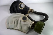 2 x NVA Gasmaske Schutzmaske schwarz und grau- mit Filter, mit Schlauch