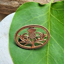 Bronze Brosche Schottische Distel im ovalen Ring, Keltiesch