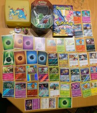 Pokemon set- Tin Box, Brotzeitbox, Buch , Kette, Meganie, Münzen, Karten