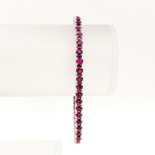 Tennis Armband aus 18 kt Weißgold mit 7.20 ct Burma Rubin