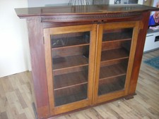 antike - um 1900 - englische Glas-Vitrine/Kommode