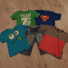 Jungen Sommer Set 5 Teile 4 Tshirts 1 kurze Hose Gr. 122 / 128 