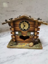 Schöne kleine Schwarzwälder Standuhr mit Pendel als Deko