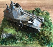 Jagdpanzer Marder III M schön gebaut in 1:35 auf Display mit Holzrahmen. 