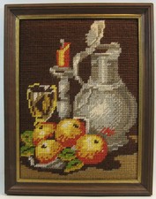 Stickbild mit Holzrahmen, Krug, Obst, Glas, Kerze  21,5 x 27 cm