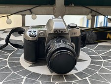 Nikon F80 - analoge Kamera - plus AF-Nikkor Objektiv 28 - 70 mm - 1:3.5 - 4.5
