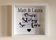 Box Rahmen Vinyl Aufkleber Aufkleber Wandkunst Zitat Unsere Geschichte bisher personalisierter Name