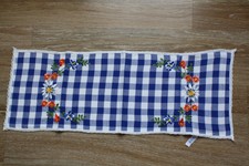 alter DDR Tischläufer,blau-weiß kariert mit Blumen-Stickerei,vintage,antik, Nr.2