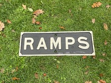 Original Gusseisen Eisenbahnschild/Schild RAMPEN
