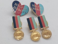 Job Menge Hilfe für Helden Pin Abzeichen 