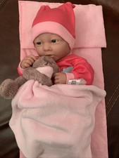 Berenguer Reborn entzückende süße Baby Mädchen Puppe mit Handgelenkband Tücher andere Artikel