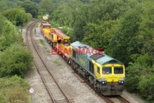 Foto Kran bewegen nahe das miskin Freightliner Klasse 66 Loks Nr. 66418 und Nr. 6641