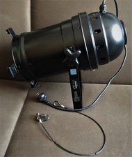 Scheinwerfer für Bühne, Diskotheken und Messestände / PAR-64 mit Kabel & Stecker