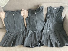 3 TU grau Schuluniform Kleider 1x 8 Jahre/2x 9 Jahre