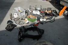 Suzuki Haufen Teile Konvolut GSX GSX R 750 1100 ? Alles ungeprüft. Spottpreis !