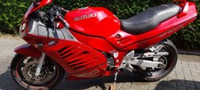 Suzuki RF 900 R / Motorrad / Candy Maroon Red 
