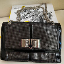 Christian Louboutin Lackleder Tasche, silberfarbene Kette  