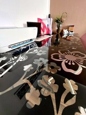 Schreibtisch mit Glasplatte und Regalfach von IKEA - wegen Umzug zu verkaufen :)