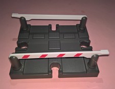 BRIO Holzeisenbahn Strassen Auto Bahnübergang mit Schranke