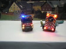 Modellauto  HO 1:87 Feuerwehr Unimog mit Warnanhänger mit super SMD Beleuchtung 