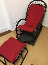 Schaukelstuhl mit Hocker und Auflage, dunkles Rattan