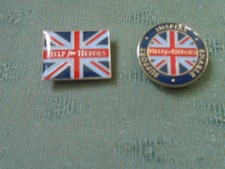 ZWEI VERSCHIEDENE HILFE FÜR HELDEN MILITÄR WOHLTÄTIGKEITSMETALLABZEICHEN - SIEHE BILDER