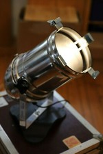 PAR 64 Scheinwerfer mit Standfuß und Leuchtmittel