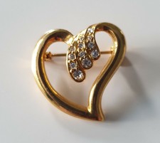 Hübsche "Herz"-Brosche/Anstecknadel gelbgoldfarben Kristalle weiss