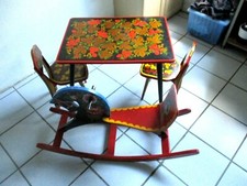 Kindermöbel 2 Stühle+Tisch+Schaukelpferd bemalt mehrfarbig gebraucht (siehe Foto