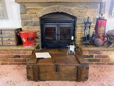 Alte antike Kieferntruhe, Vintage Holz Aufbewahrungskoffer, Deckenbox, Couchtisch.