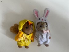 SYLVANIAN FAMILIES Küken & Hase Ankleide Up Oster-Set