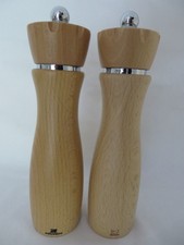 PEUGEOT " LION " PFEFFERMÜHLE & SALZ SET NATURHOLZ  ca. 23,5 cm.