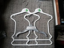 3 STÜCK BABY KLEIDERBÜGEL 1xDISNEY SILBER  2xDISNEY WEISS,  KLEINKIND NEU