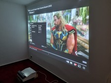 Sony beamer Ultra-Kurzdistanz-Projektor 3.100 Lumen und WXGA-Auflösung Gebraucht