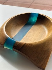 Schale aus Walnussholz gedrechselt mit Epoxidharz, Dekoschale, handgemacht