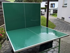 Kettler mobile Tischtennisplatte, klappbar auf Rollwagen, gebraucht ohne Netz