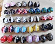 Ohrringe mit verschiedenen Motorrad Helmen Motorroller aus Kunststoff 1030